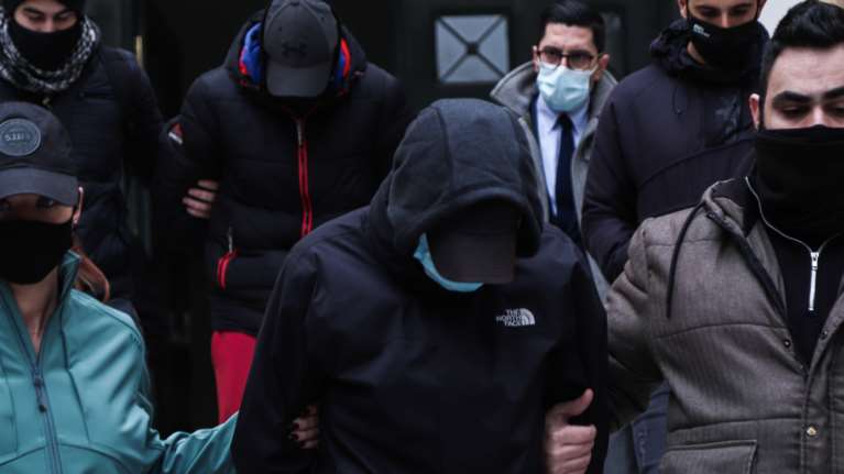 Ξυλοδαρμός στο Μετρό: Τι λένε για την άγρια επίθεση στον σταθμάρχη οι γονείς των δύο ανηλίκων [Βίντεο]