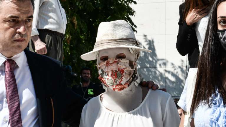 Επίθεση με βιτριόλι: Γιατί οι ένορκοι στη δίκη είναι όλοι άντρες - Το &quot;βέτο&quot; της υπεράσπισης για τις γυναίκες [Βίντεο]