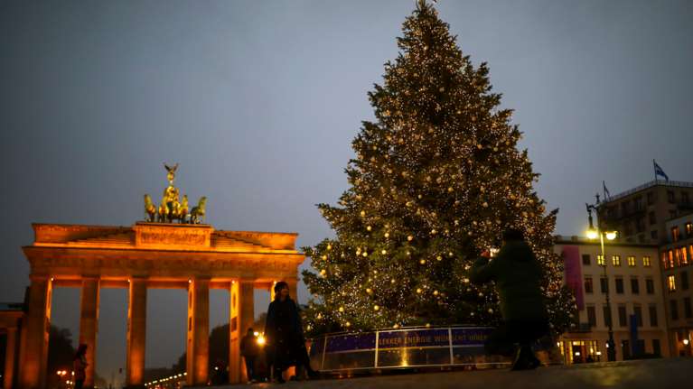 &quot;Καμπανάκι&quot; από τον ΠΟΥ: &quot;Τα Χριστούγεννα ξεχάστε τις μεγάλες παρέες στο τραπέζι&quot;