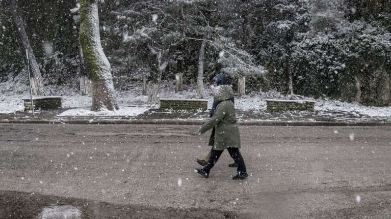 Καιρός: Χειμώνας με βροχές και καταιγίδες -  &quot;Βουτιά&quot; της θερμοκρασίας τα Χριστούγεννα, πού θα χιονίσει