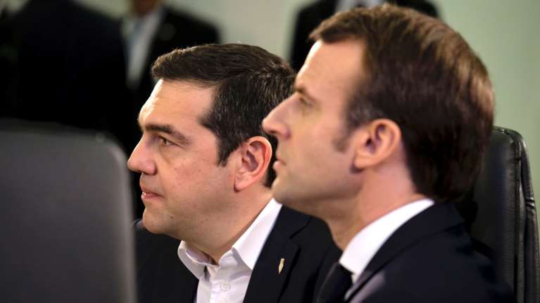 Τσίπρας για ανάρτηση Μακρόν: &quot;Τον συγχαίρω για τα... άπταιστα ελληνικά του&quot;