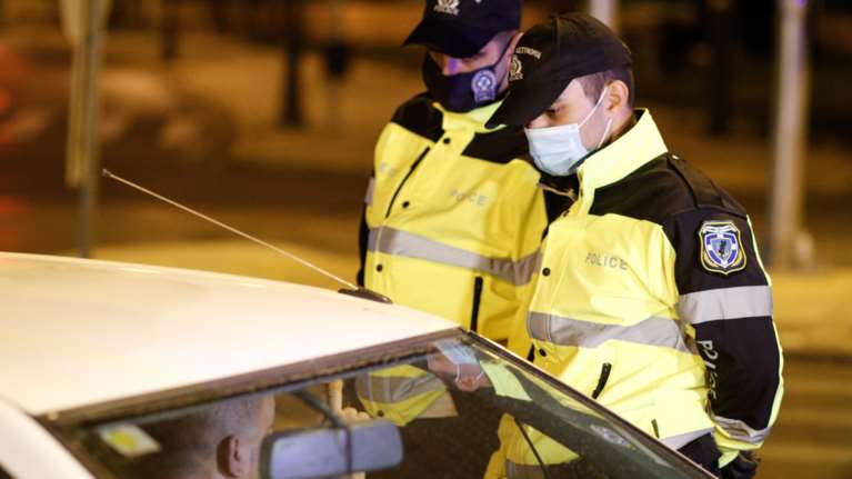 Εξοργιστικό: &quot;Πάρτι&quot; με 146 άτομα μετά τα μεσάνυχτα σε κλαμπ στη Λιοσίων - &quot;Βροχή&quot; προστίμων και συλλήψεις