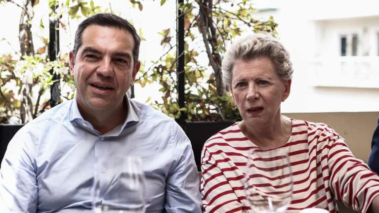 Η νέα καριέρα της Ελενας Ακρίτα στην πολιτική και το σχόλιο του σκιτσογράφου Πετρουλάκη- "Αχου και δεν με νοιάζει" του απάντησε