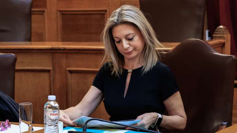 Τραγωδία στα Τέμπη: Νέα επίθεση της Μαρίας Καρυστιανού σε Μητσοτάκη - &quot;Γιατί κάηκε το παιδί μου;&quot;