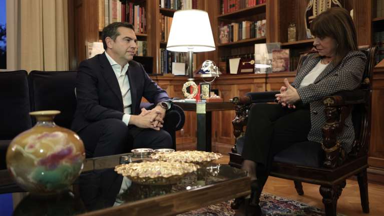 Στο Προεδρικό Μέγαρο ο Αλέξης Τσίπρας - Δεν θα χρησιμοποιήσει τη διερευνητική εντολή - Προς εκλογές στις 25 Ιουνίου