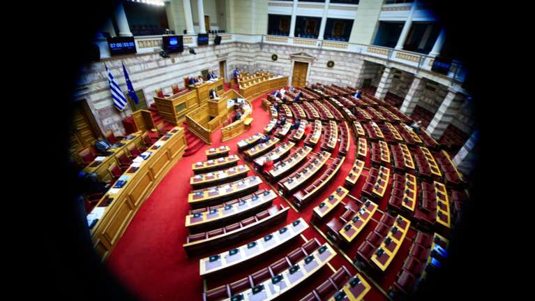 Βουλή: Ο ΣΥΡΙΖΑ αποχώρησε από την ψηφοφορία για το εργασιακό νομοσχέδιο