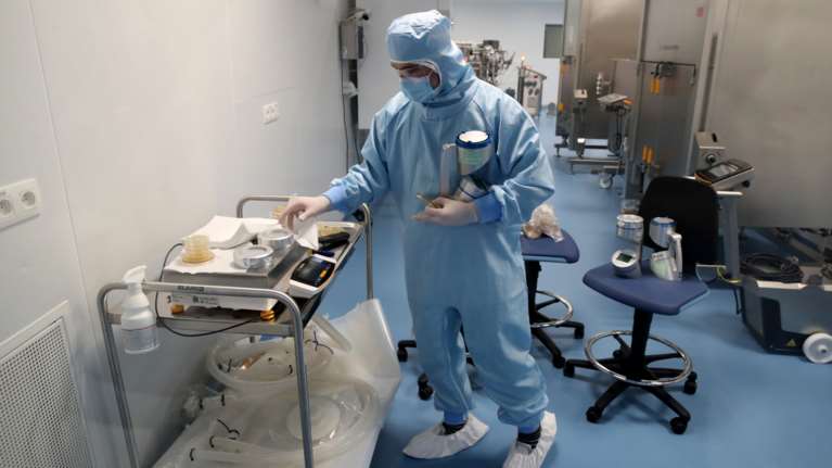 Μετάλλαξη Όμικρον - Προειδοποίηση Παγώνη: Έρχεται κορύφωση στα μέσα Ιανουαρίου – Ποιες ηλικίες χτυπάει περισσότερο