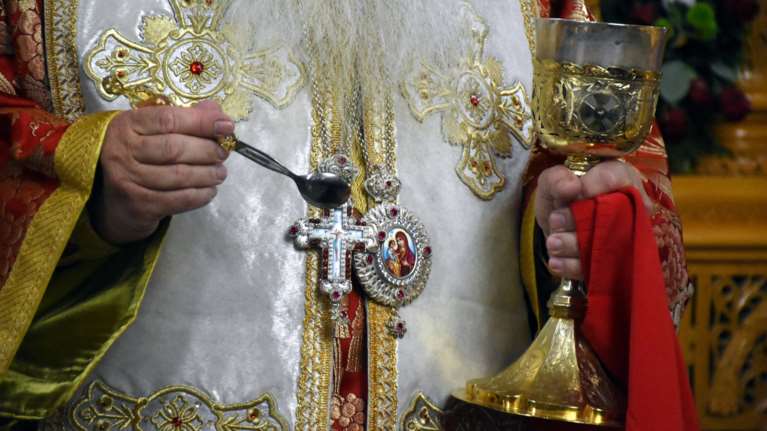 Ιερέας κατέρρευσε κατά τη διάρκεια της Θείας Λειτουργίας, στη Χαλκίδα.