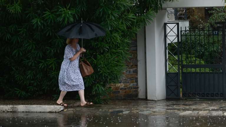 Καιρός: Βροχές ακόμα και στην Αττική σήμερα – Πού θα είναι ισχυρά τα φαινόμενα