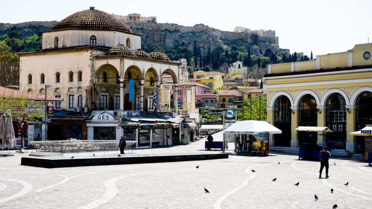 Άδεια Αθήνα μετά από 23 μέρες καραντίνας - Εικόνες από το πριν και το μετά
