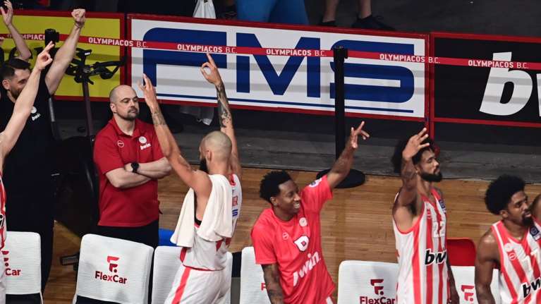 Ο Ολυμπιακός στέφθηκε πρωταθλητής στο ΣΕΦ: 85-71 επί του Παναθηναϊκού