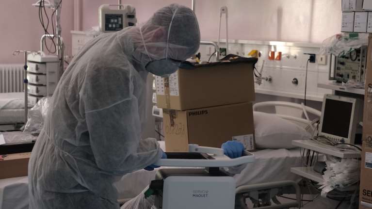 Καμπανάκι νοσοκομειακών γιατρών: Το 90% των νέων με κορονοϊό είναι καπνιστές