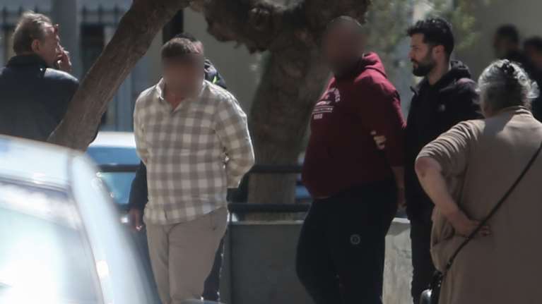 Νέα Σμύρνη: Προφυλακίστηκαν δύο από τους κατηγορούμενους για μαστροπεία της 14χρονης - Ανάμεσά τους κι ο Ελλάδιος της "Κιβωτού"