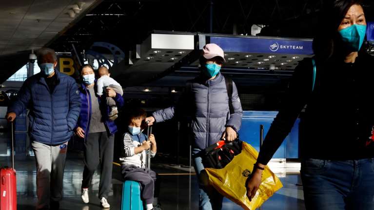 Το φάντασμα του κορονοϊού πλανάται ξανά πάνω από τον πλανήτη: Νέα έξαρση στην Κίνα - Πώς αντιδρά η Δύση