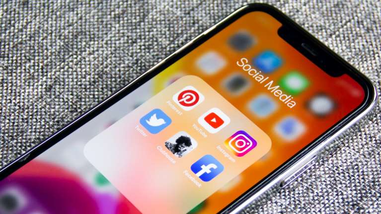 Χωρίς Facebook, Instagram και WhatsApp για 7 ώρες ο πλανήτης - &quot;Βουτιά&quot; της μετοχής του και ατέλειωτο τρολάρισμα στο... Twitter