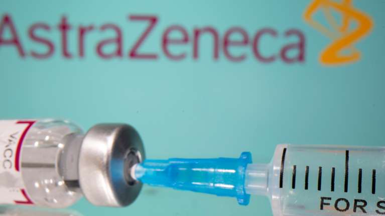 Εμβόλιο AstraZeneca: Tα παράδοξα της απόφασης της επιτροπής εμβολιασμών -  Οι αντιδράσεις των ειδικών