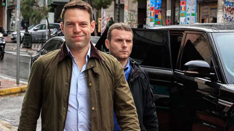 Αλαλούμ στον ΣΥΡΙΖΑ για τον γάμο των ομόφυλων ζευγαριών: Ο Κασσελάκης &quot;αδειάζει&quot; την Αυγέρη και απειλεί με διαγραφές