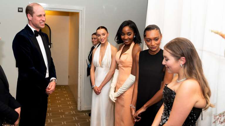 Η γκάφα του πρίγκιπα Γουίλιαμ στα βραβεία BAFTA: Το άκυρο σχόλιο σε νεαρή ηθοποιό που κέρδισε το πρώτο της βραβείο
