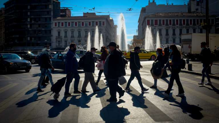 Κορονοϊός: Στο &#39;&#39;κόκκινο&#39;&#39; η Αττική με 1.559 κρούσματα και 1.036 η Θεσσαλονίκη