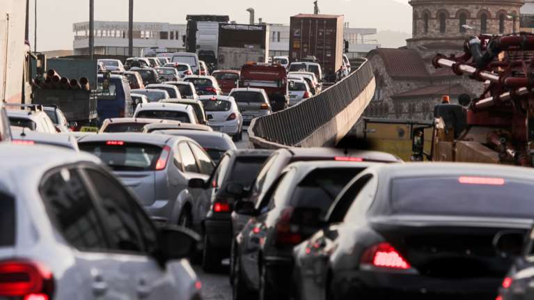 Κίνηση στους δρόμους της Αθήνας: Μποτιλιάρισμα στον Κηφισό - Πού υπάρχουν προβλήματα [βίντεο]