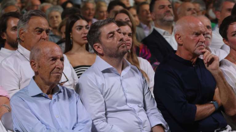 50 χρόνια ΠΑΣΟΚ: Η συγκινητική υποδοχή του 88χρονου Κώστα Σημίτη και τα καρέ που ξεχώρισαν στο Ζάππειο [εικόνες - βίντεο]