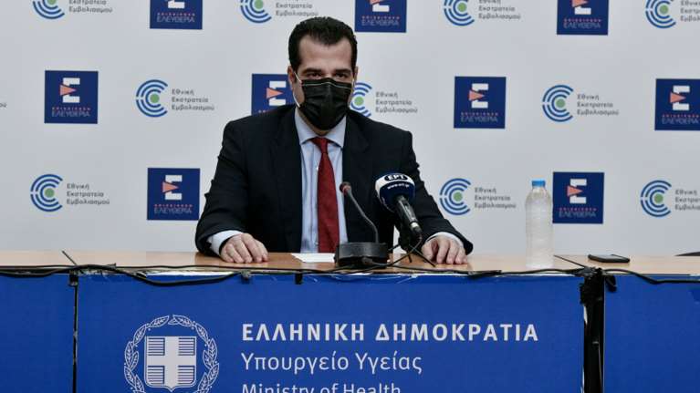 Την Τετάρτη οι αποφάσεις για τις μάσκες - Πού θα διατηρηθούν - Τι θα γίνει με τα αεροπλάνα