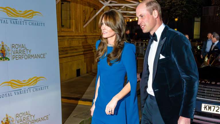 Mουδιασμένη η Κέιτ, άνετος ο Γουίλιαμ: Η πρώτη εμφάνιση μετά τον διασυρμό της πριγκίπισσας για το ρατσιστικό σχόλιο