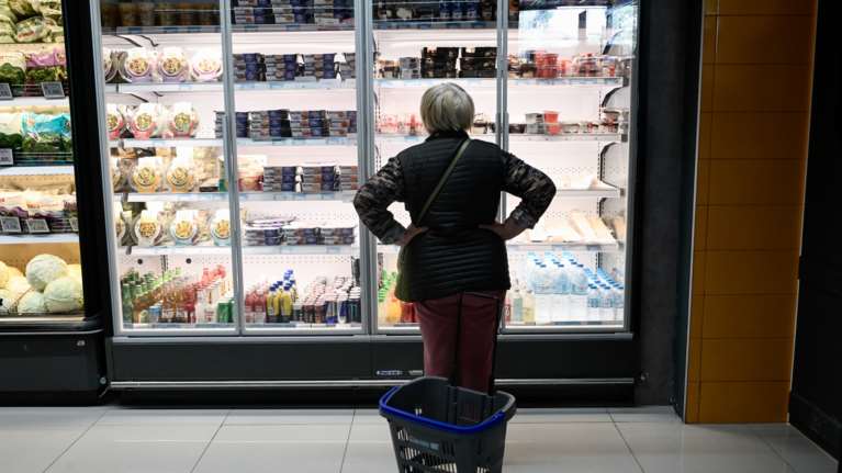 Καλάθι του νοικοκυριού: Αυτές είναι οι τιμές των προϊόντων ανά σούπερ μάρκετ - Δείτε τις λίστες και κάντε σύγκριση