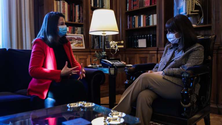 Άνοιγμα σχολείων στο επίκεντρο της συνάντησης Σακελλαροπούλου - Κεραμέως