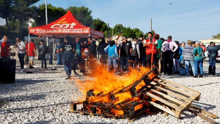 Γαλλία: Χωρίς βενζίνη ένα στα τρία πρατήρια - Παραλύει η χώρα από τις συνεχιζόμενες απεργίες στα διυλιστήρια