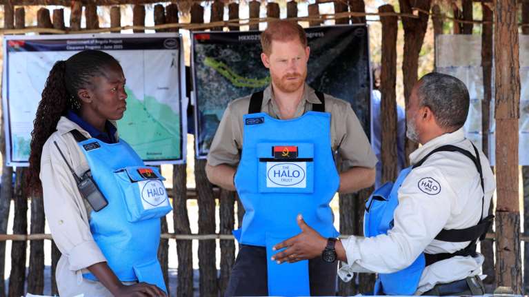 Ο Χάρι &quot;πρέπει να σταματήσει να παίζει το θύμα&quot; - Το μήνυμα της υπεύθυνης Τύπου της Ελισάβετ