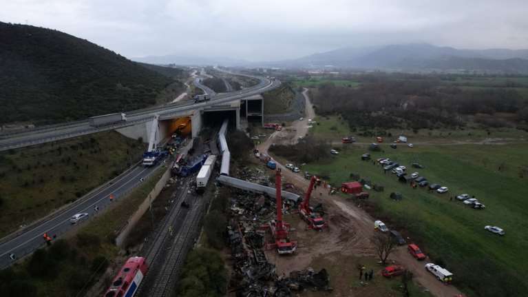 Τέμπη: Αποκαλύψεις για το μπάζωμα - Η έγκριση κονδυλίου 647.000 ευρώ και οι πιέσεις να μετακινηθούν τα συντρίμμια [βίντεο]