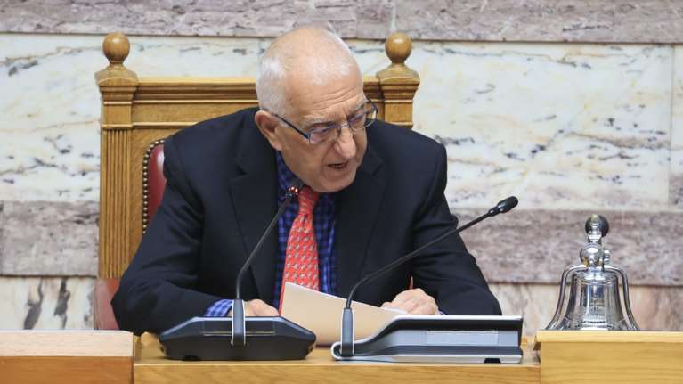 Τέμπη: Στη Βουλή η δικογραφία για τυχόν ποινικές ευθύνες Σπίρτζη και Καραμανλή - Σε εξέλιξη η διαδικασία της ανάγνωσης