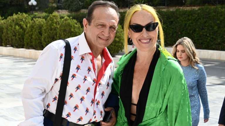 Ορκωμοσία Βουλής: Η αποκαλυπτική εμφάνιση της Τζώρτζια και οι... παπαγάλοι του Σπύρου Μπιμπίλα [εικόνες]