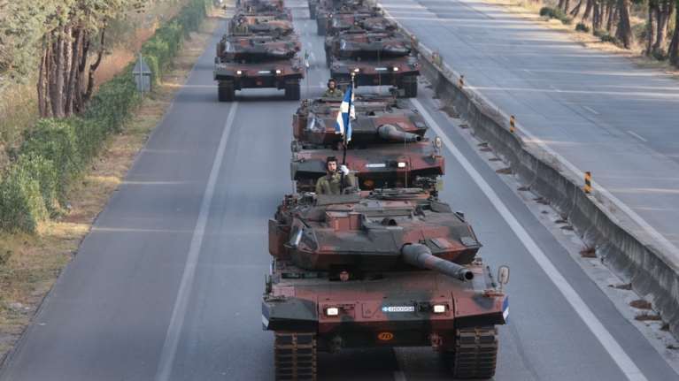 Θεσσαλονίκη: Εντυπωσιακές εικόνες από τη δοκιμαστική παρέλαση για την 28η Οκτωβρίου