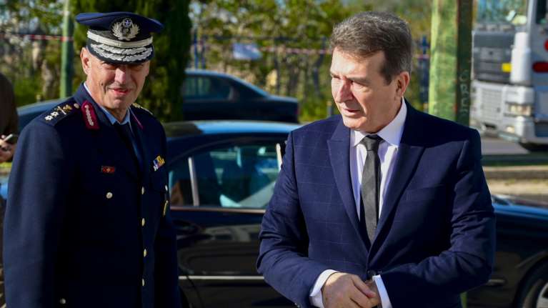 Σε κοιτώνες και ξενοδοχεία η διαμονή θυμάτων ενδοοικογενειακής βίας- Νέα στοιχεία από τη σύσκεψη Χρυσοχοΐδη-αστυνομικών