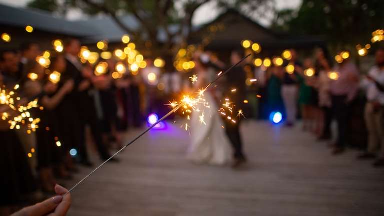 Μπαράζ ελέγχων της εφορίας σε αίθουσες εκδηλώσεων για γάμους και βαφτίσεις: 9 λουκέτα και 61% παραβατικότητα