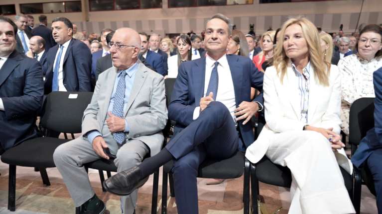 Ομιλία Μητσοτάκη στη ΔΕΘ: Η μπασκετική ατάκα, η μαντινάδα και το χειροκρότημα της Μαρέβας [βίντεο]