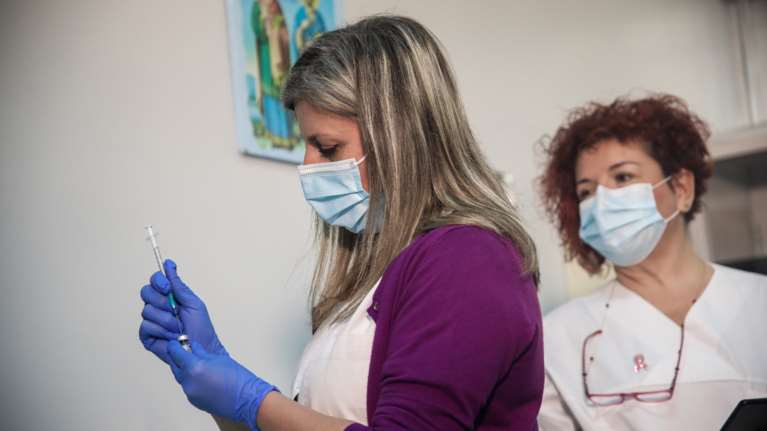 Νέα στοιχεία για εμβόλιο και αλλεργίες: Μία σοβαρή αντίδραση για κάθε 100.000 εμβολιασμούς