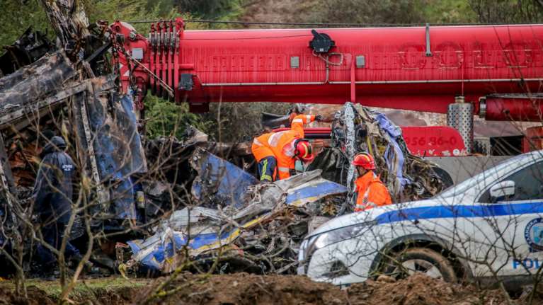 Τραγωδία στα Τέμπη: Διαψεύδει η Πυροσβεστική ότι βρέθηκαν φιάλες υγραερίου στα συντρίμμια των τρένων