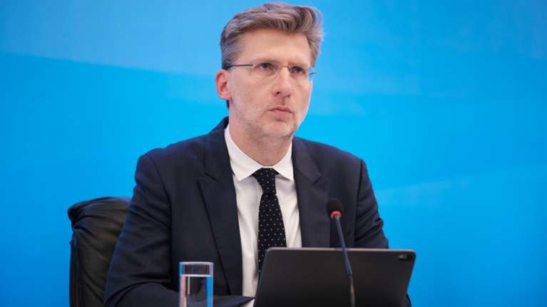 Σκέρτσος για εμβολιασμούς: Αρχές Μαρτίου το άνοιγμα της πλατφόρμας για τους 70 - 74 ετών