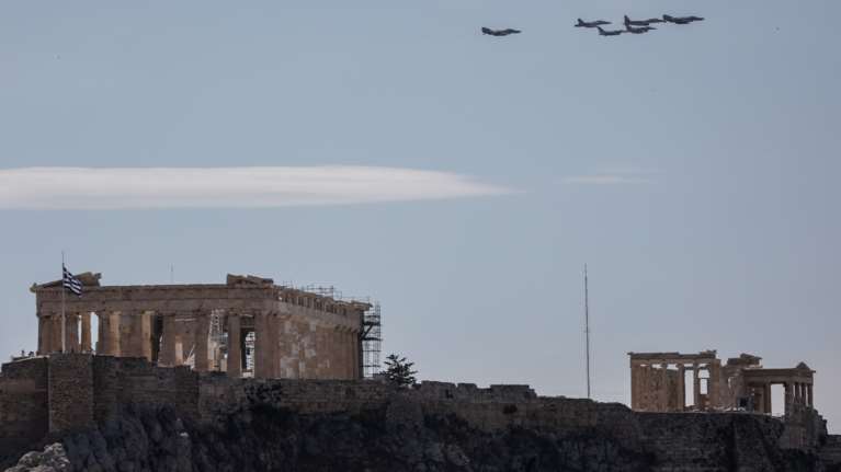 Πτήσεις ελληνικών και αμερικανικών C-130 πάνω από την Ακρόπολη