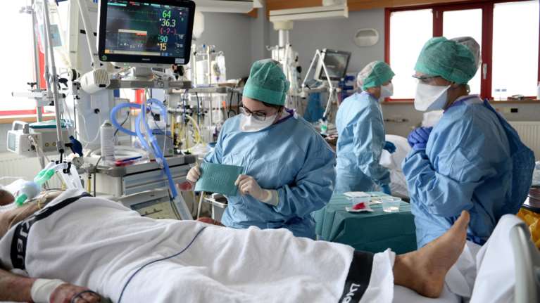 Βέλγιο: &quot;Απόλυτη καταστροφή στα νοσοκομεία αν δεν είχαμε το εμβόλιο&quot;, σύμφωνα με τον πρωθυπουργό