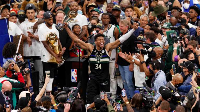 Το checklist των επιτυχιών του Γιάννη Αντετοκούνμπο από την Protergia [βίντεο]