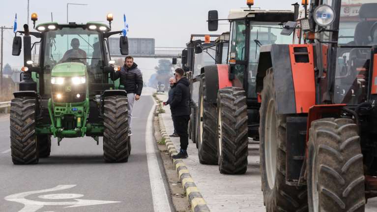 Στους δρόμους ξανά τα τρακτέρ: Οι αγρότες ζητούν μέτρα για τις ζημιές από τις πλημμύρες - Ένταση στον Πλατύκαμπο