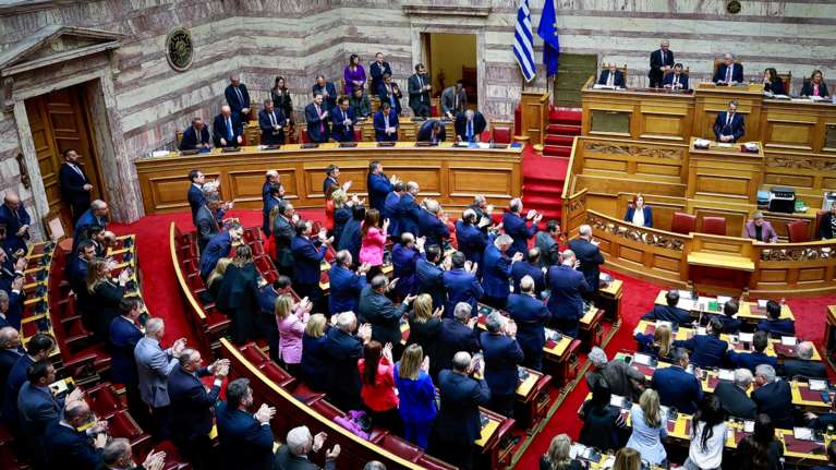 Ανησυχία στο Μαξίμου μετά το χτύπημα των 11 βουλευτών - &quot;Ήθελαν και άλλοι να υπογράψουν και παρεξηγήθηκαν&quot;