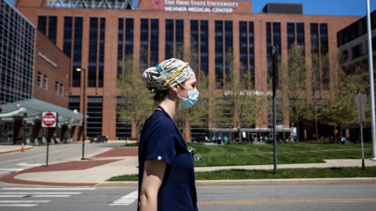 1.015 νεκροί στις ΗΠΑ το 24ωρο - Θα ξεπεράσουν τους 100.000 οι θάνατοι τον Ιούνιο