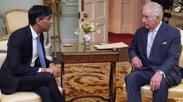 Τα δάκρυα του βασιλιά Καρόλου: Η εξομολόγηση στην πρώτη του συνάντηση με τον Σούνακ μετά τη διάγνωση του καρκίνου [Βίντεο]