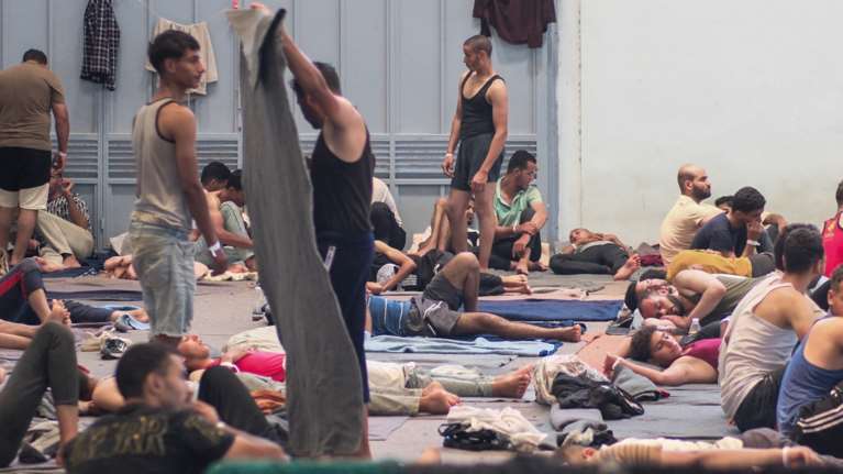 Αυτά είναι τα επιδόματα που λαμβάνουν οι μετανάστες στην Ελλάδα - Πώς βλέπει η Κομισιόν τα μέτρα της κυβέρνησης