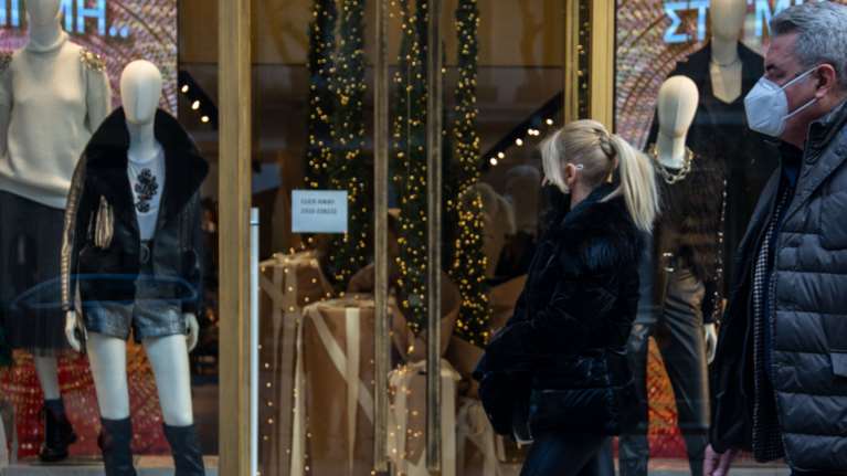 Ανατροπή: Ανοίγει κανονικά το λιανεμπόριο με SMS και χρονικό περιορισμό